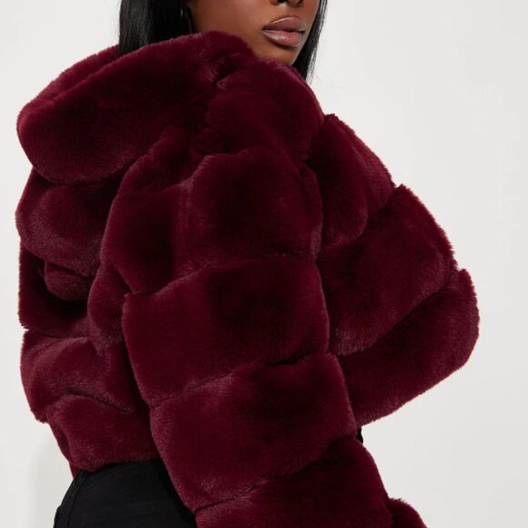 BNWT FASHION NOVA In My Dreams Faux Fur Coat -Hooded  Burgundy SOLD OUT - Picture 4 of 4